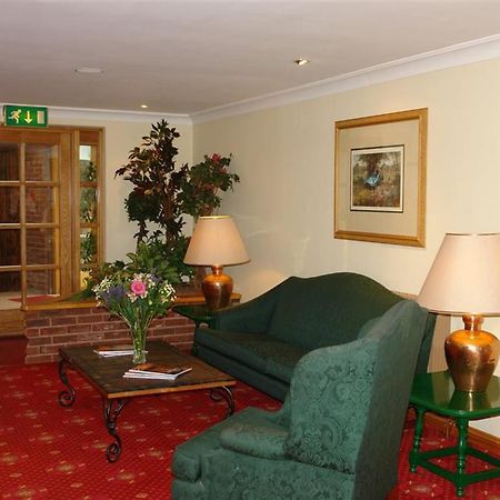 Oaklands Lodge Hotel Saint Saviour Экстерьер фото
