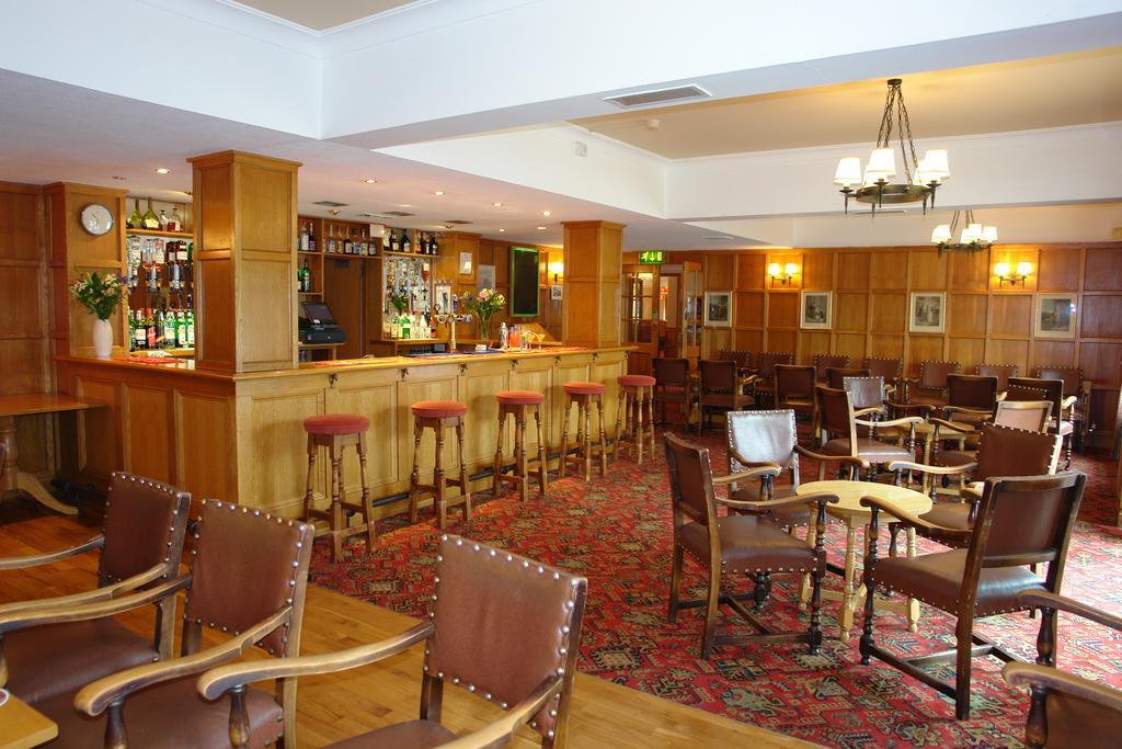 Oaklands Lodge Hotel Saint Saviour Экстерьер фото